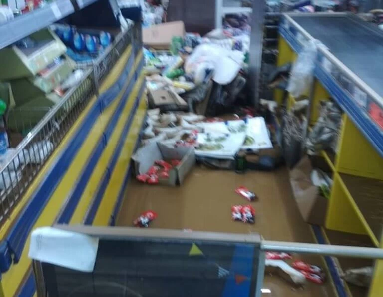 Κρήτη: Σε λίμνη μετατράπηκε σούπερ μάρκετ – Εικόνες ολικής καταστροφής